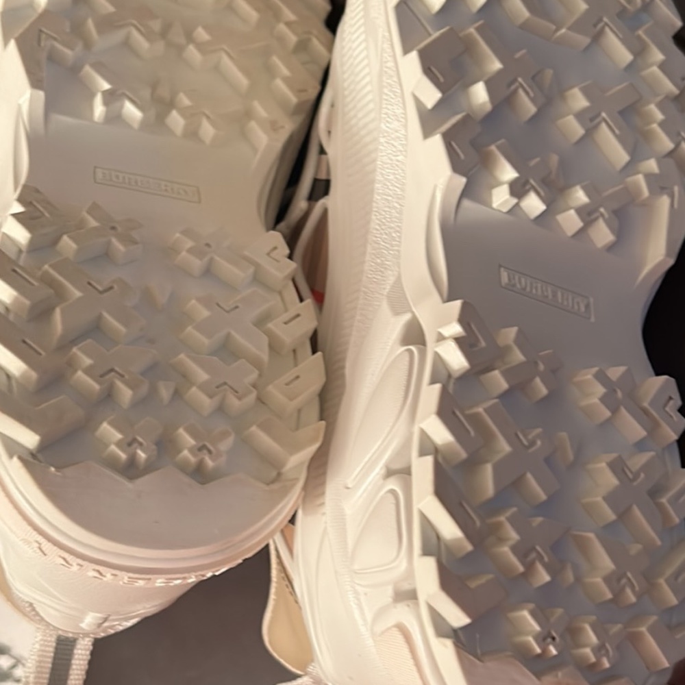 White Burberry women sneakers - Picture 2 of 3